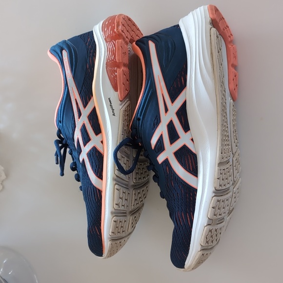 Asics ampliFoam shoes - Picture 2 of 5